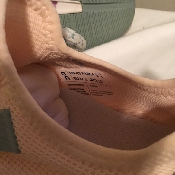 🔥😎On Clouds, new cond. see pics. Lightweight, minimal wear, size 6.5🔥🔥 - Picture 8 of 9